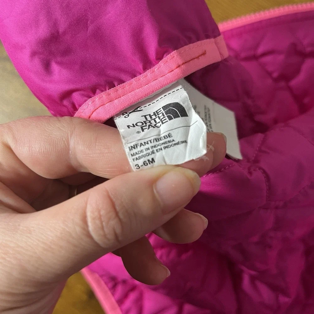 North Face infant winter Set Jacket Hat Snow Pants Mittens Size 3-6 Months